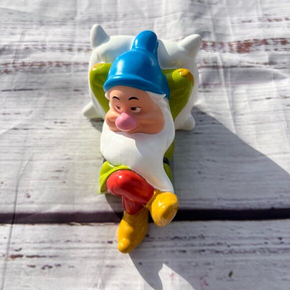Disney Sleepy Dwarf Snow White 4" Vinyl Figure Pre-Loved - Picture 2 of 6